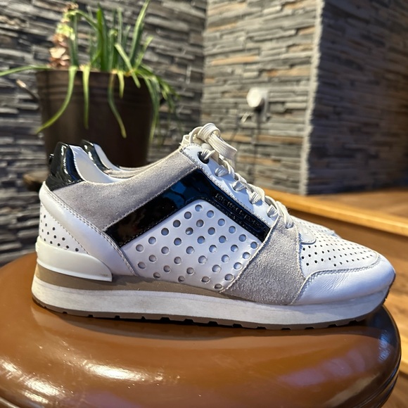 Michael Kors Sneakers - Picture 1 of 9